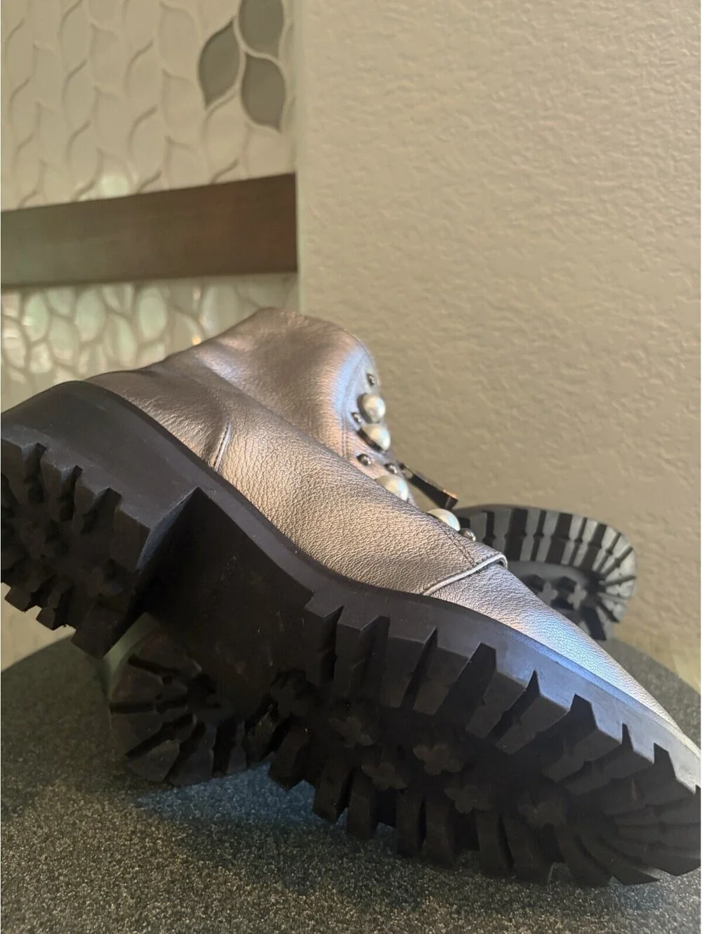 Karl Lagerfeld Paris Sz 10Payden Combat Boot Metallic Silver, Pearl